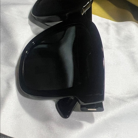 Gucci Black Sunglasses with Yellow Case - Picture 3 of 12